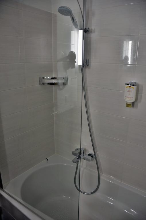 Hotel Garni Oberrhein Райнфелден Стая снимка