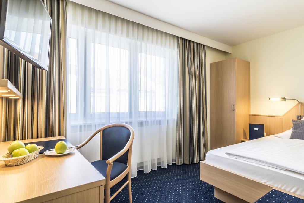 Hotel Garni Oberrhein Райнфелден Екстериор снимка
