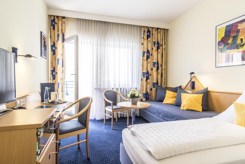 Hotel Garni Oberrhein Райнфелден Стая снимка