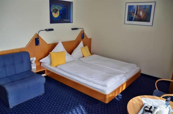 Hotel Garni Oberrhein Райнфелден Екстериор снимка